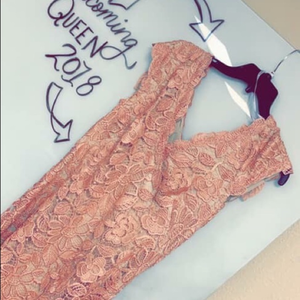 LEVANT FLORAL LACE GOWN